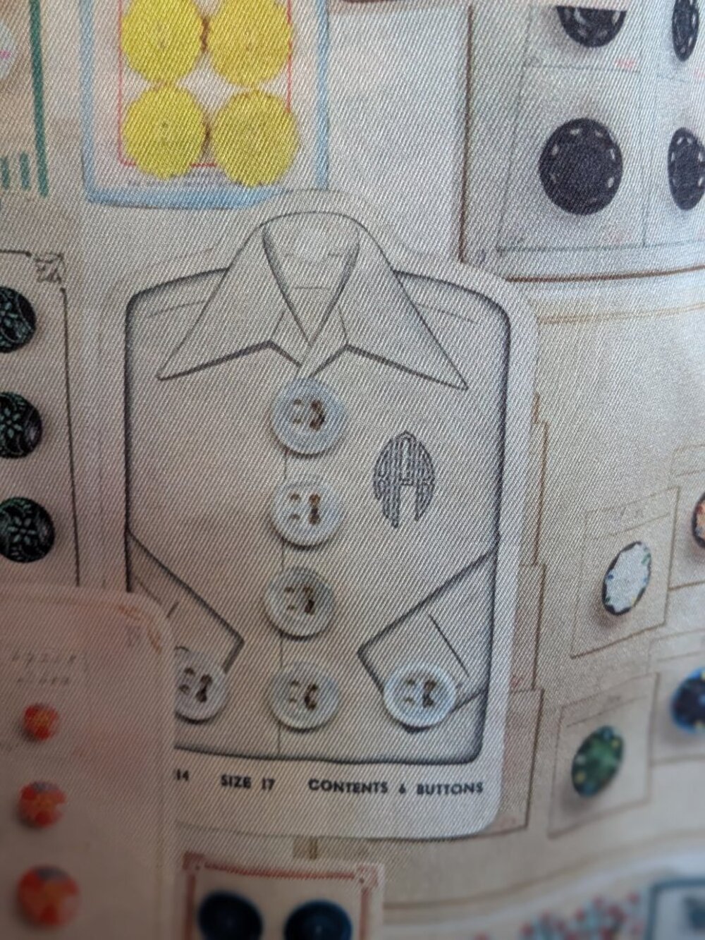 Vilagallo Vintage Buttons Print Button Down Large - Picture 6 of 10